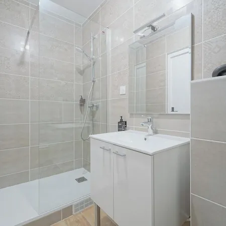 Отель Trianon Ouen