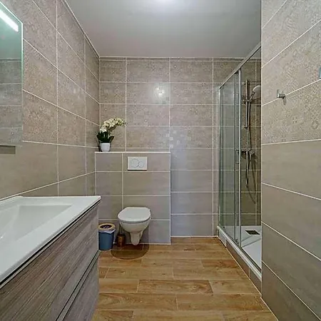 Отель Trianon Ouen *